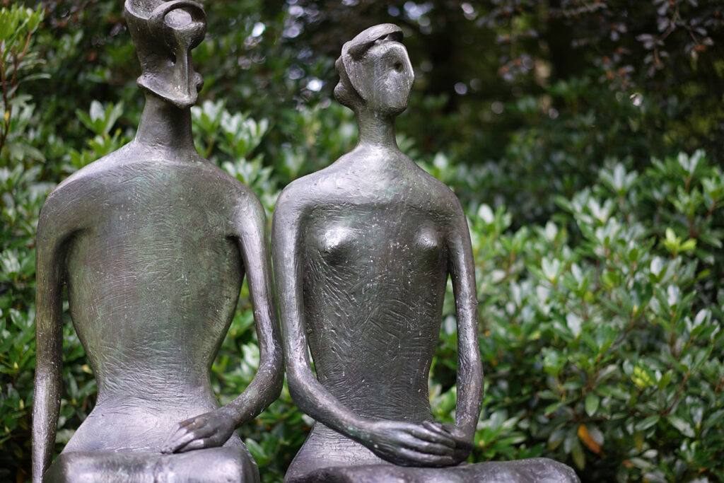 Zwei Skulpturen im Stadtpark von Nortorf